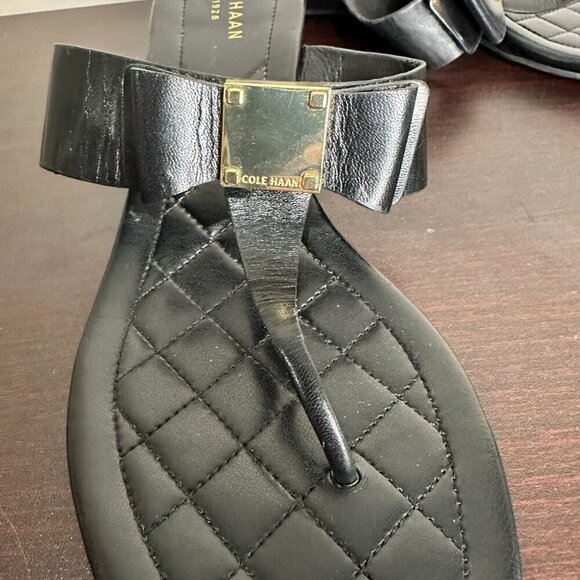 Cole Haan Tali Bow Wedge Sandals Size 7 Black Leather Gold - Picture 2 of 9